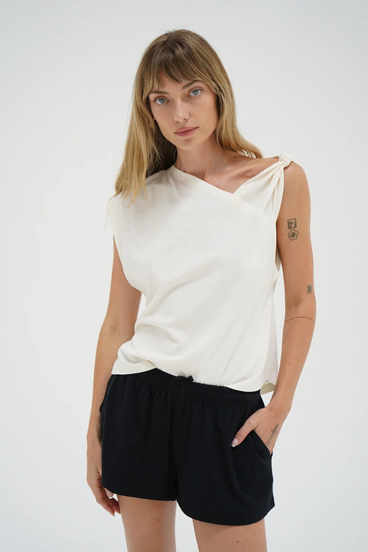 Natia Tee